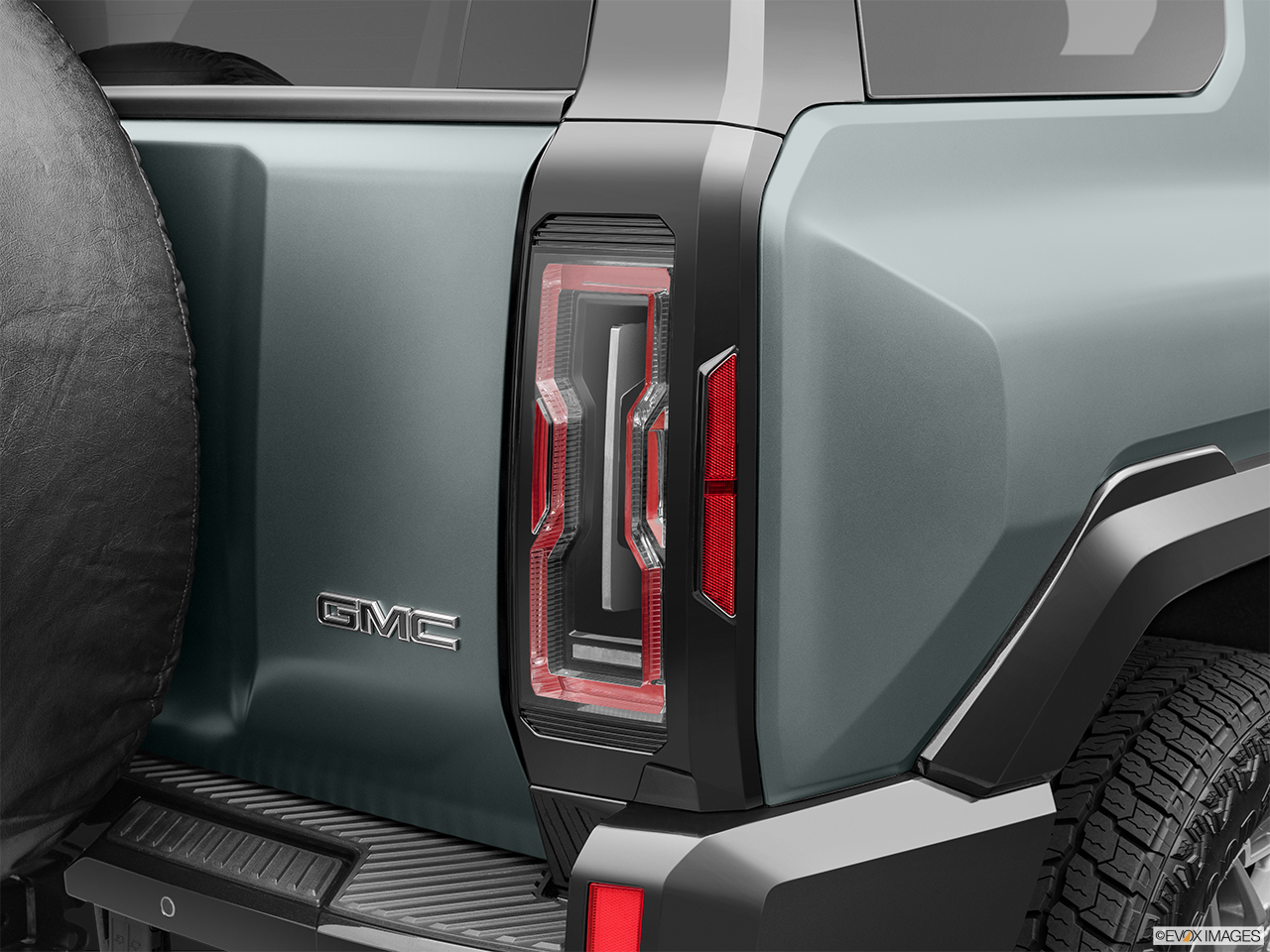 2024 GMC HUMMER EV SUV 2