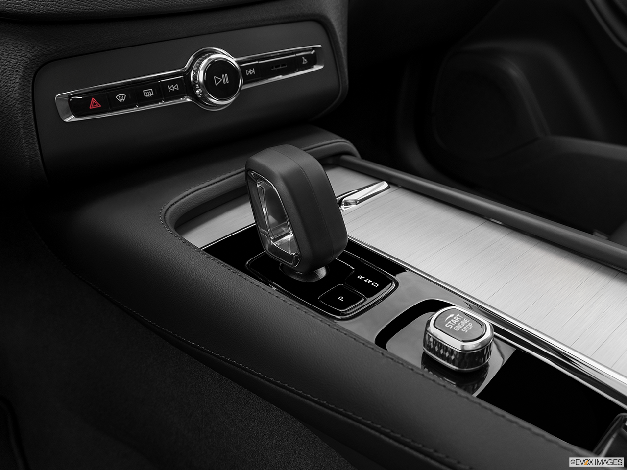 2024 Volvo XC90 B5 Core Bright Theme