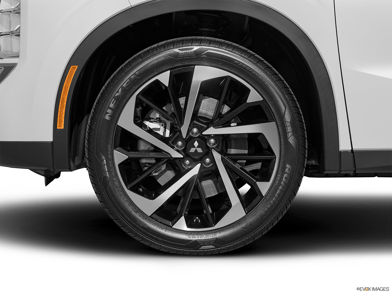 2025 Mitsubishi Outlander ES
