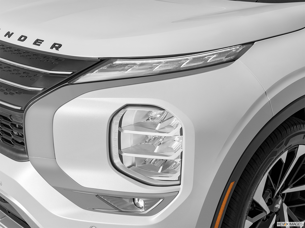 2025 Mitsubishi Outlander ES