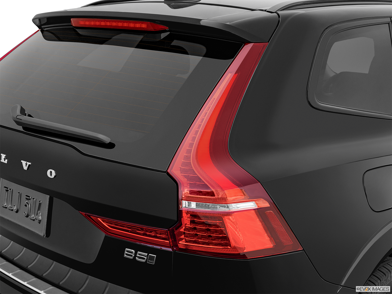 2024 Volvo XC60 B5 Core Dark Theme
