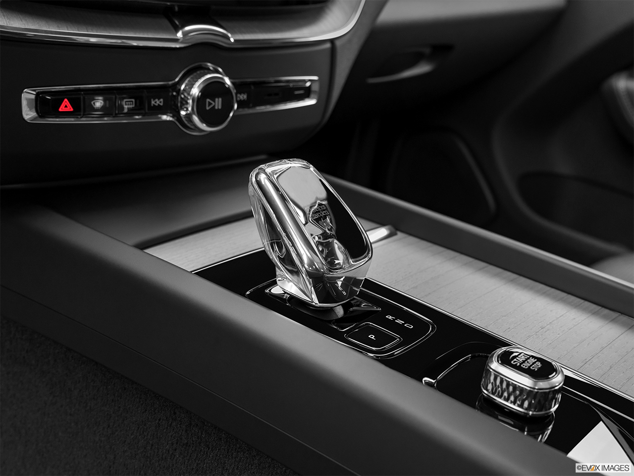2027 Volvo XC60 B5 Ultra Black Edition