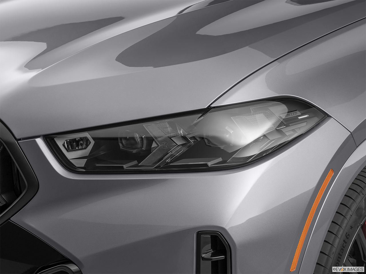 2025 BMW X6 xDrive40i