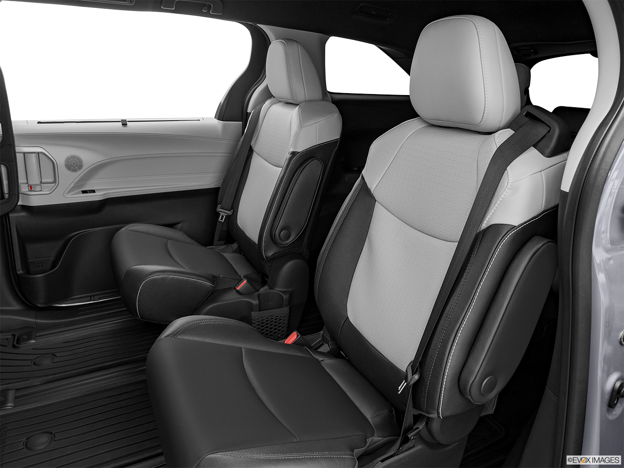 2025 Toyota Sienna LE 8-Passenger