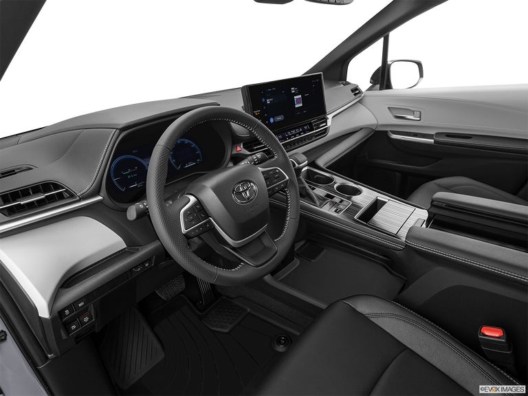 2025 Toyota Sienna LE 8-Passenger