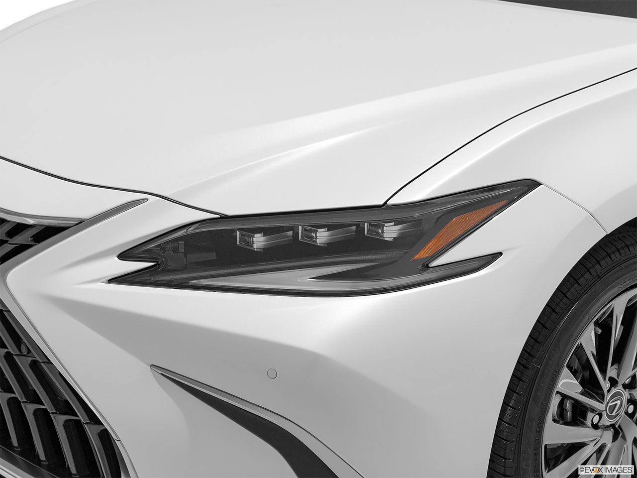 2025 Lexus ES 300h Base