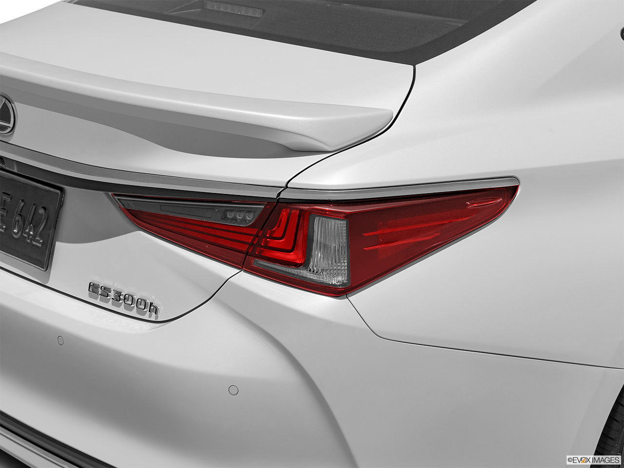 2025 Lexus ES 300h Base