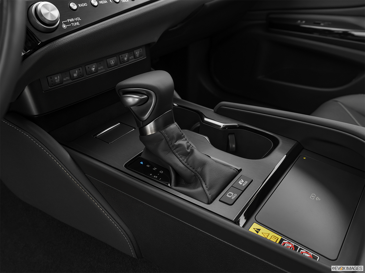 2025 Lexus ES 300h Base
