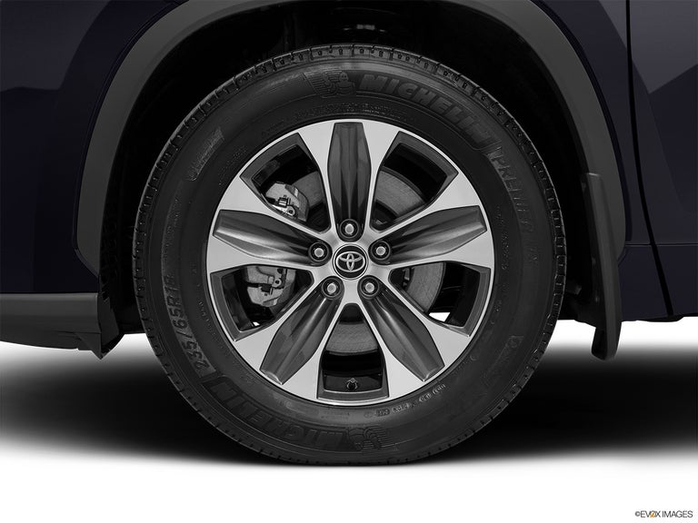 2025 Toyota Highlander LE