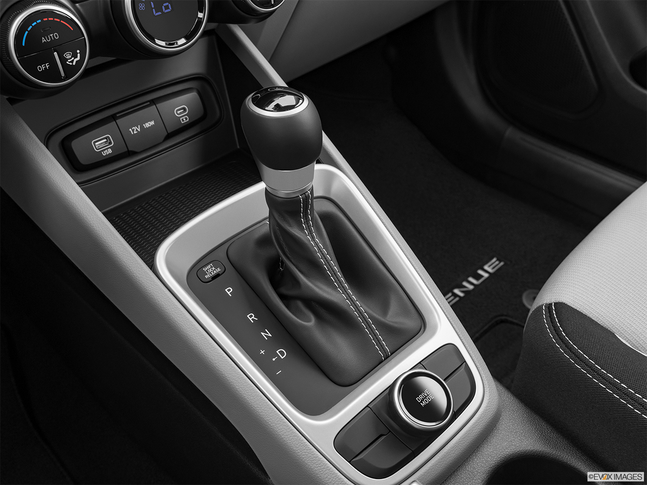 2025 Hyundai VENUE SE