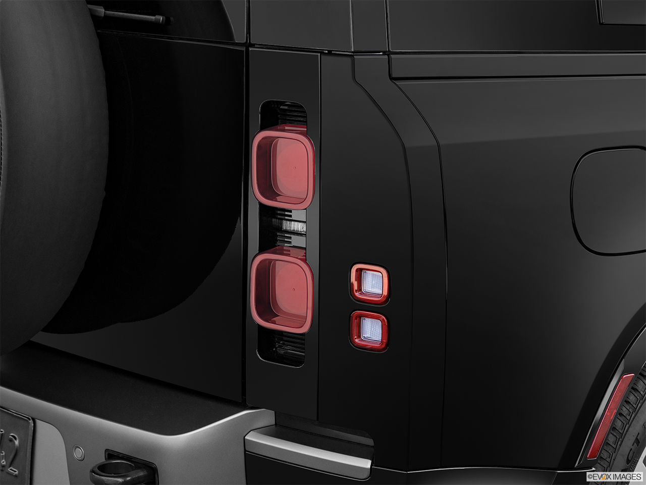 2026 Land Rover Defender 110 P300 S