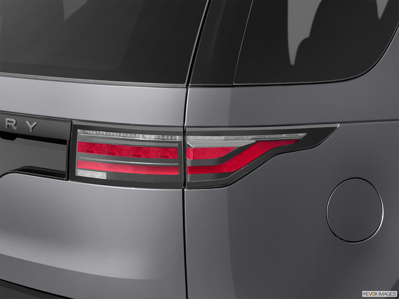 2026 Land Rover Discovery P300 S