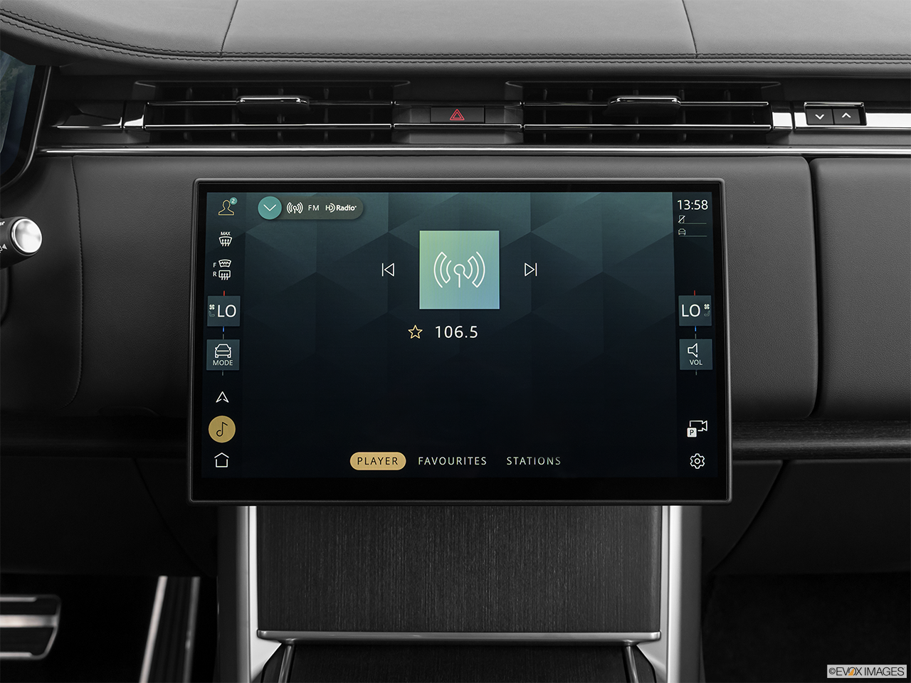 2025 Land Rover Range Rover P400 SE