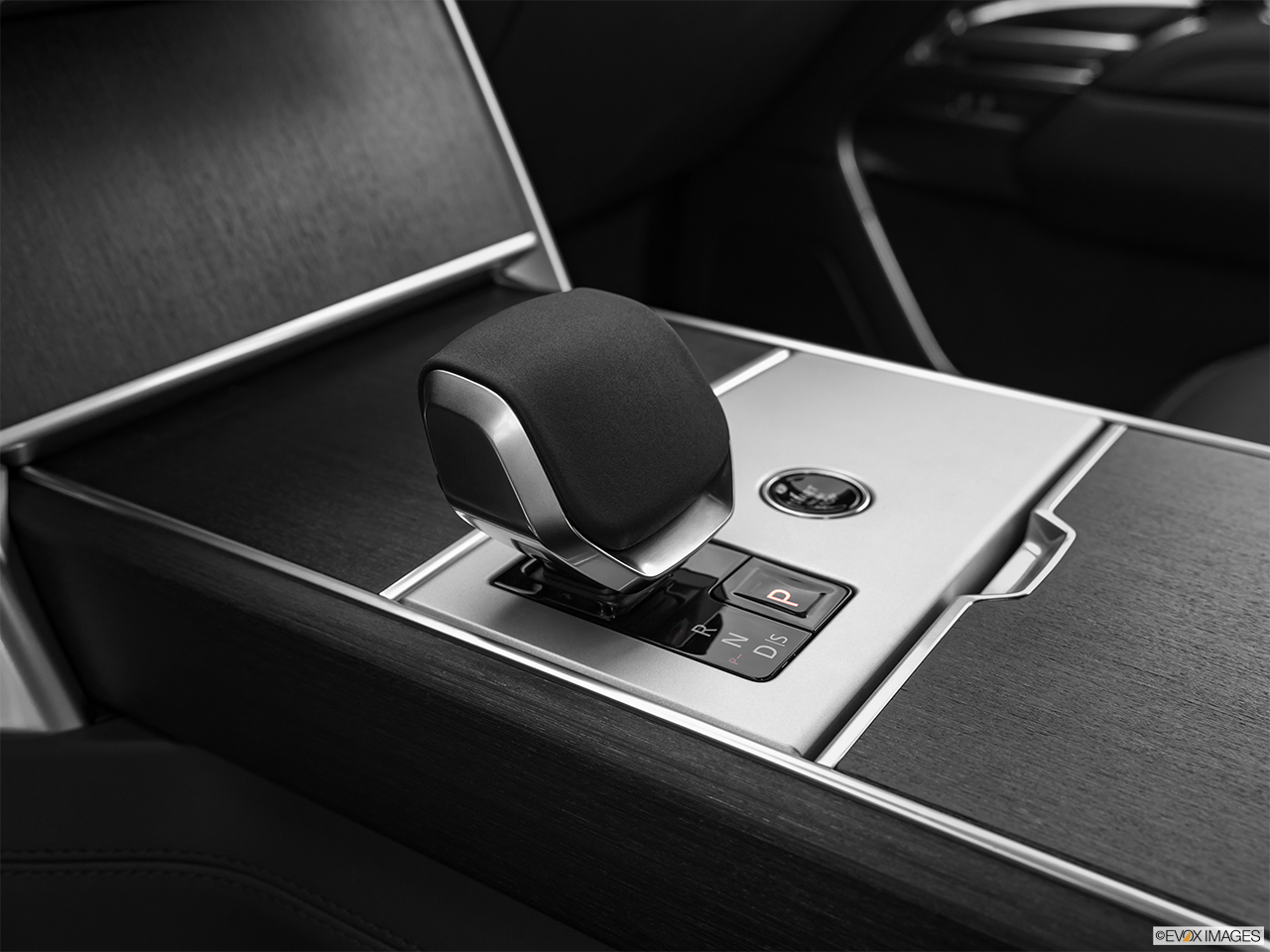 2025 Land Rover Range Rover P400 SE