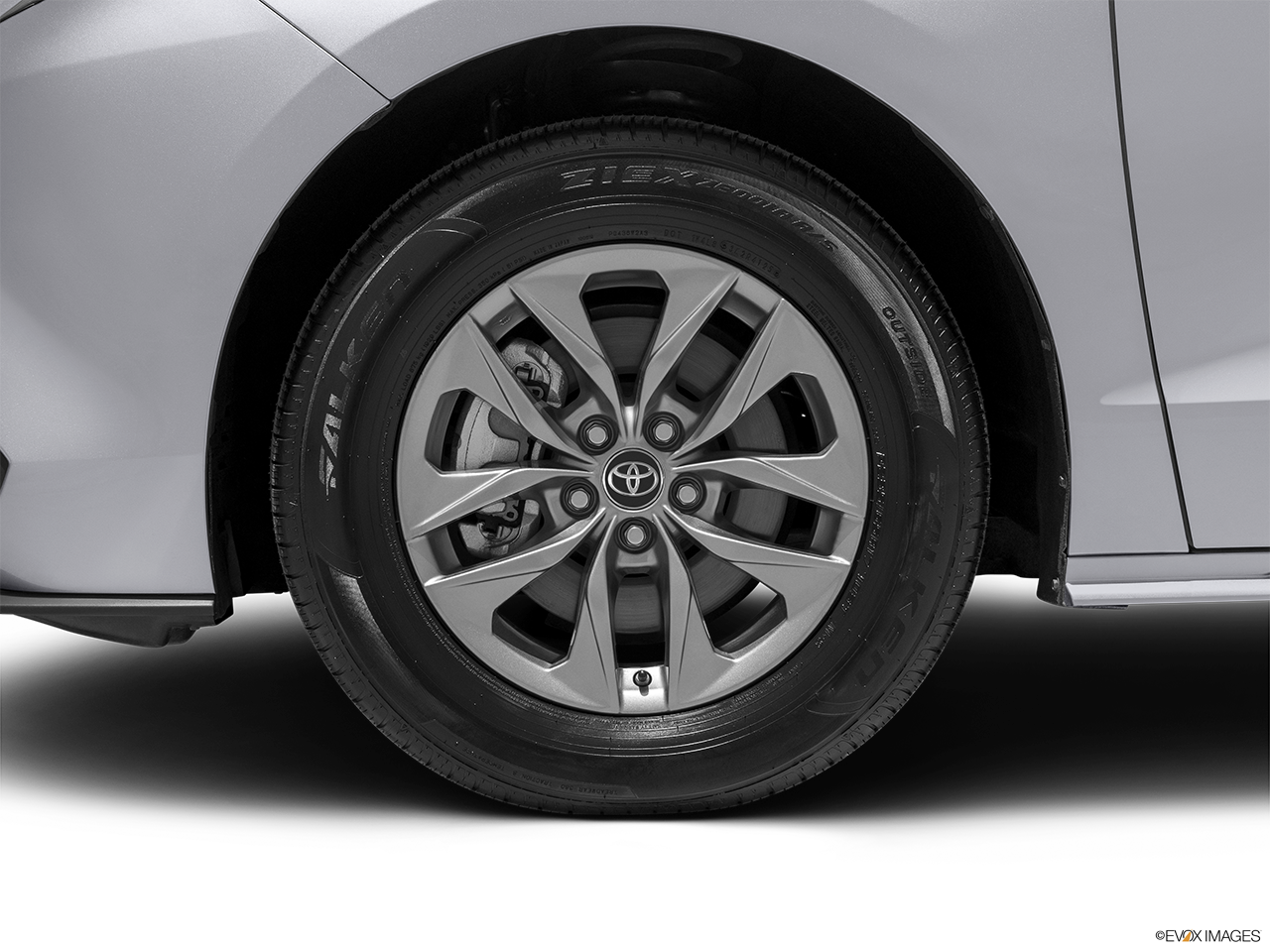 2025 Toyota Sienna LE 8-Passenger