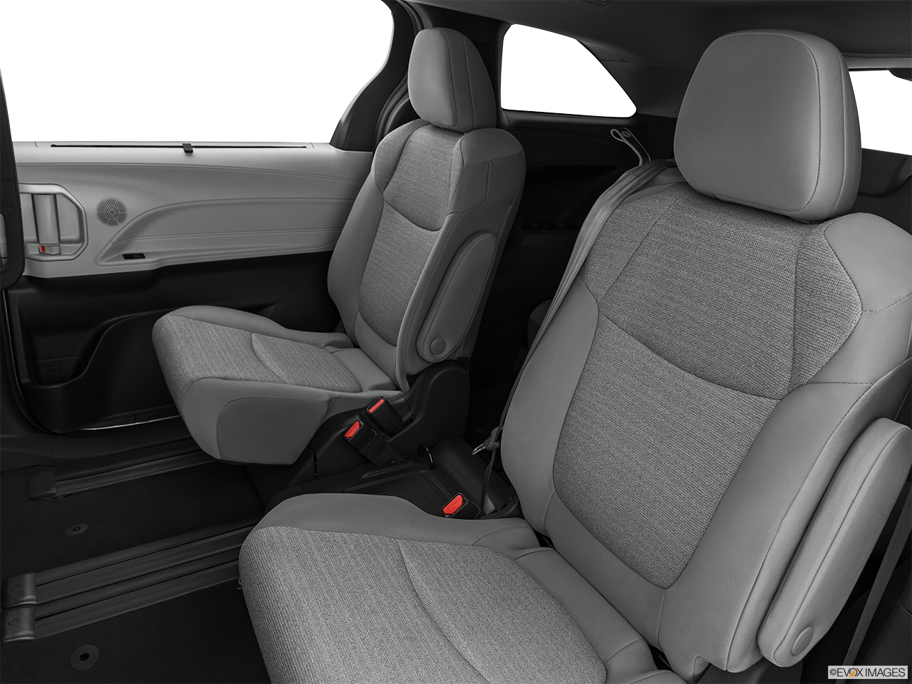 2025 Toyota Sienna LE 8-Passenger